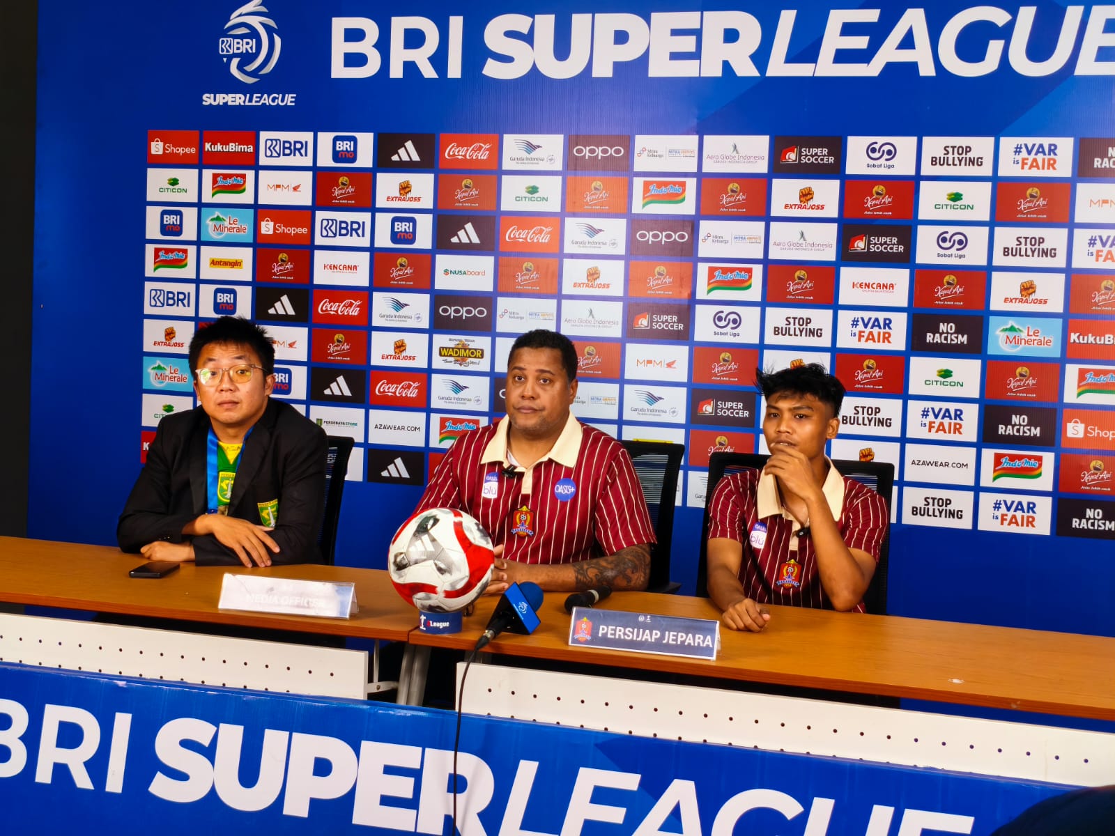 Pelatih Persijap Jepara Divaldo Alves kecewa atas hasil buruk yang dialami timnya. (ACHMAD ULIL ALBAB/RADAR KUDUS)