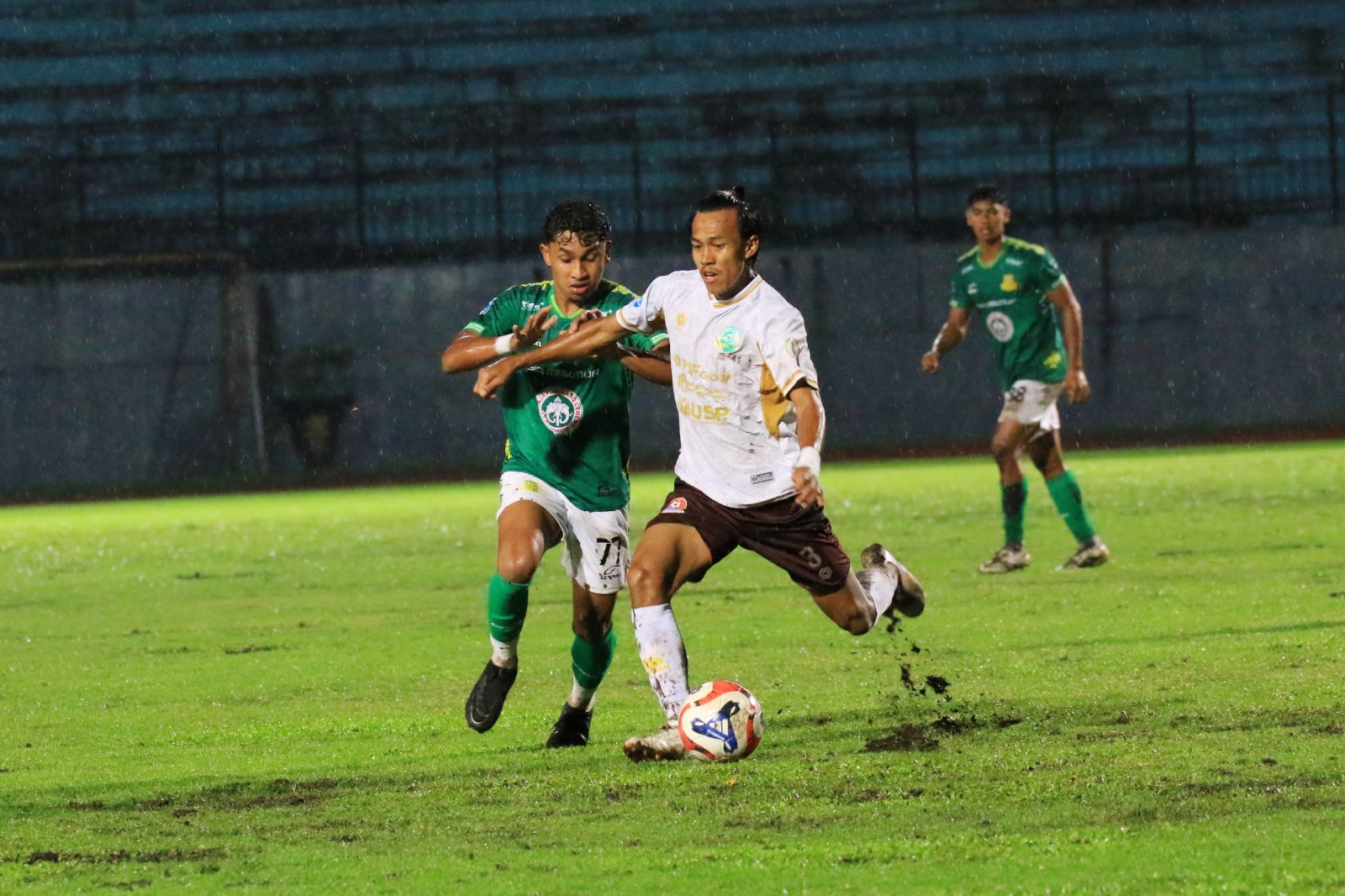 Permainan Persipa Pati (baju putih) semakin membaik saat melawan Nusantara Lampung FC diharapkan pemain bisa konsisten. (PERSIPA PATI)