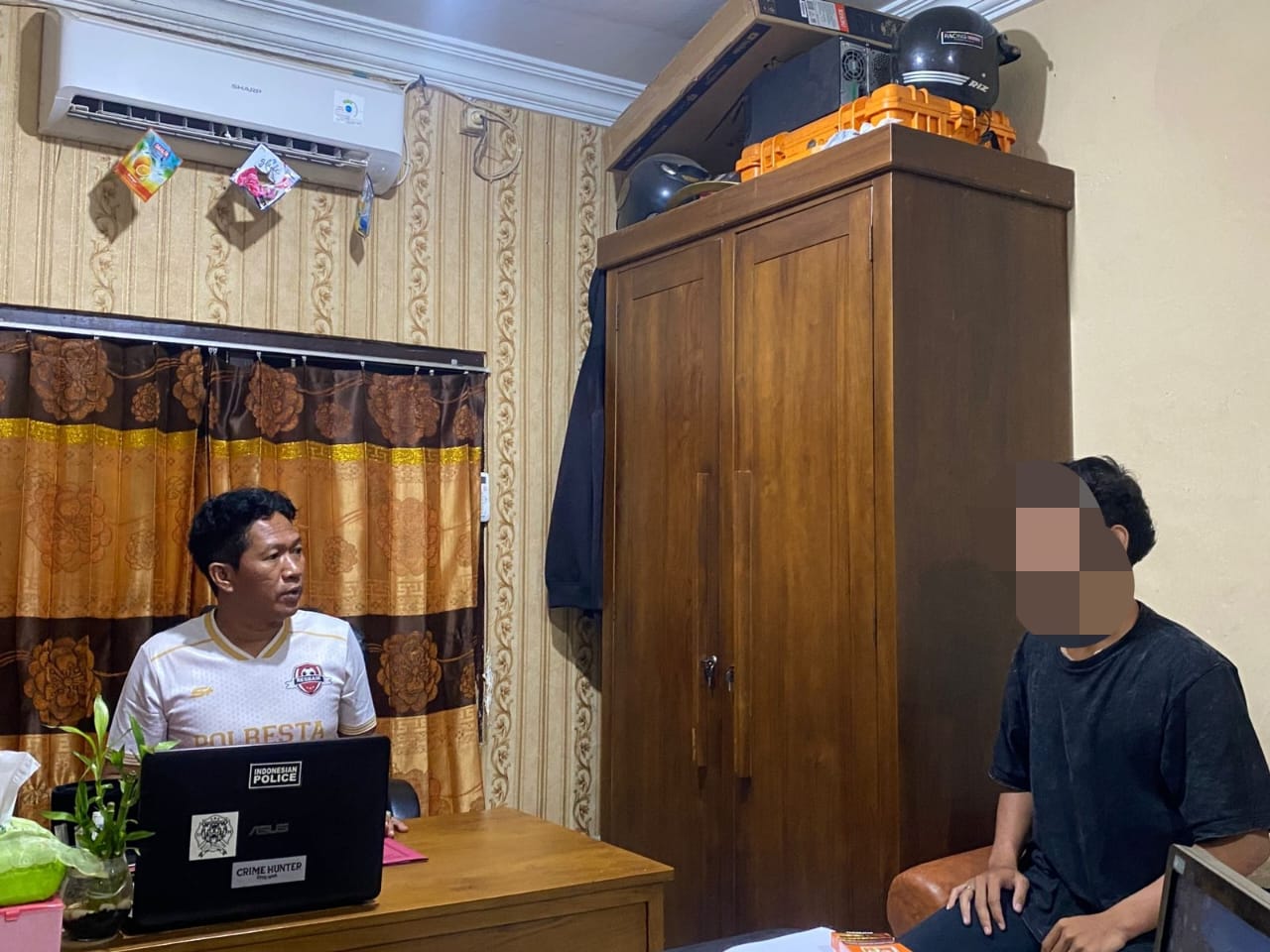 DITANGKAP: Seorang pemuda terduga pelaku percobaan pencurian sepeda motor diamankan jajaran Polsek Tlogowungu. )HUMAS POLRESTA PATI UNTUK RADAR KUDUS)