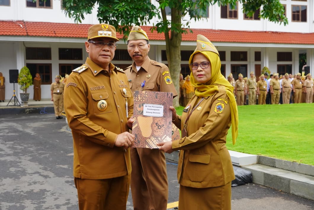 Bupati Sudewo membentuk tim percepatan pembangunan saat momen Apel Luar Biasa Aparatur Pemerintah. (HUMAS PATI)