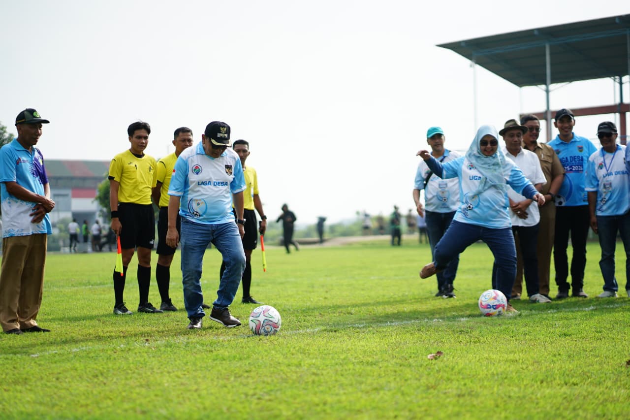 Pembukaan Liga Desa tingkat Jawa Tengah grup C di Gelora Soekarno Mojoagung Pati. (HUMAS PATI)