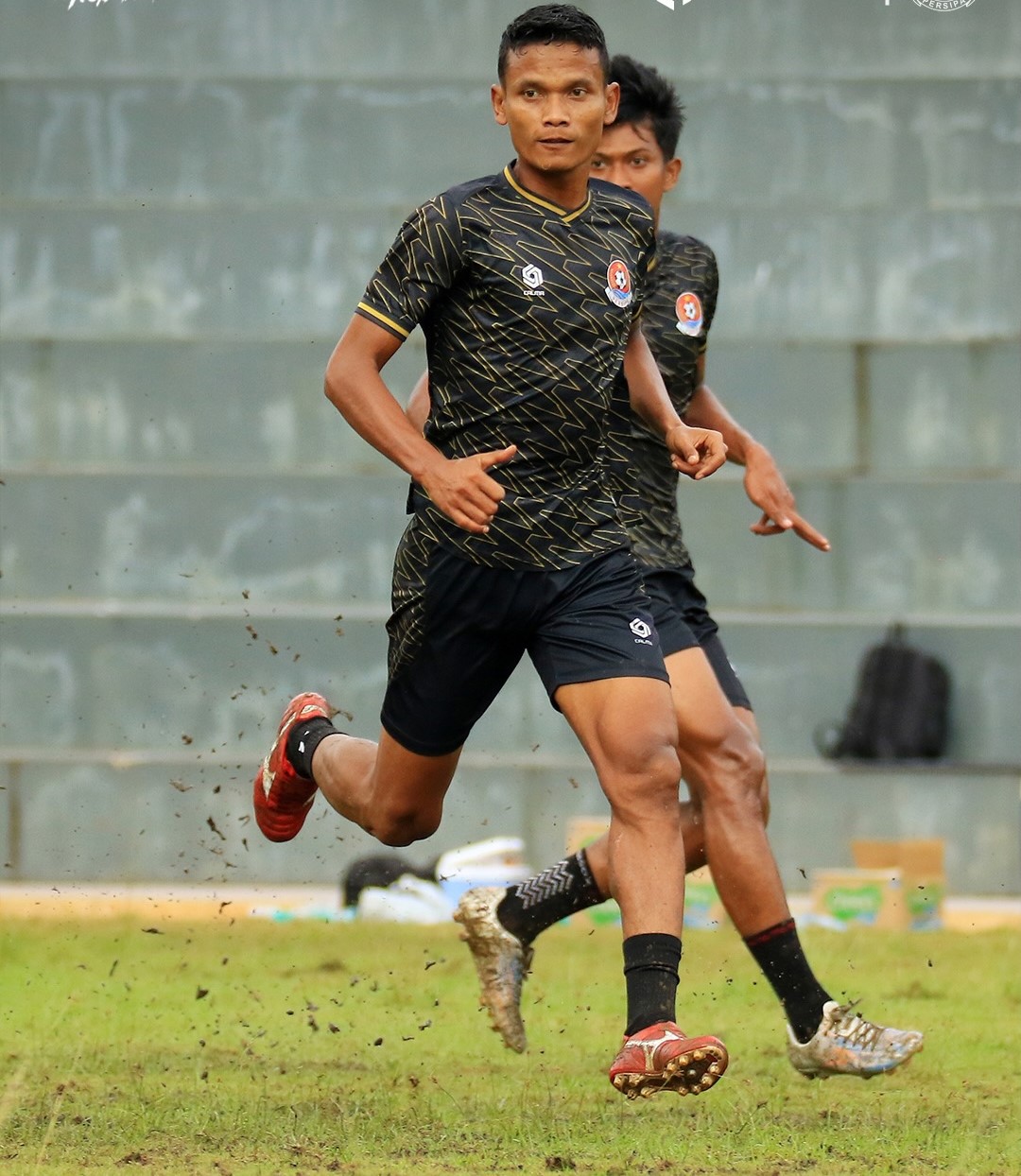 Para pemain Persipa Pati mengikuti sesi latihan dengan serius di bawah komando coach Nazal Mustofa. (PERSIPA PATI UNTUK RADAR PATI)