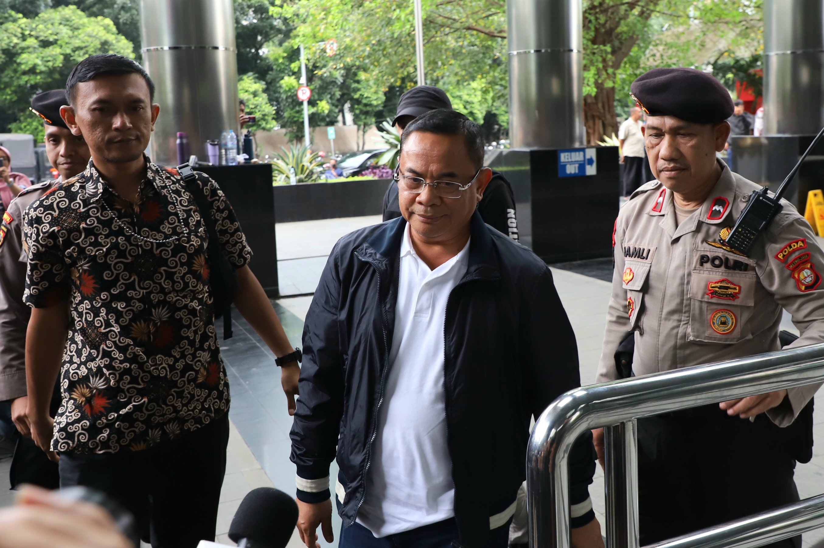 Bupati Pati, Sudewo tiba di gedung KPK usai terjaring dalam Operasi Tangkap Tangan KPK, Jakarta, Selasa (20/1/2026). (Dery Ridwansah/ JawaPos.com)