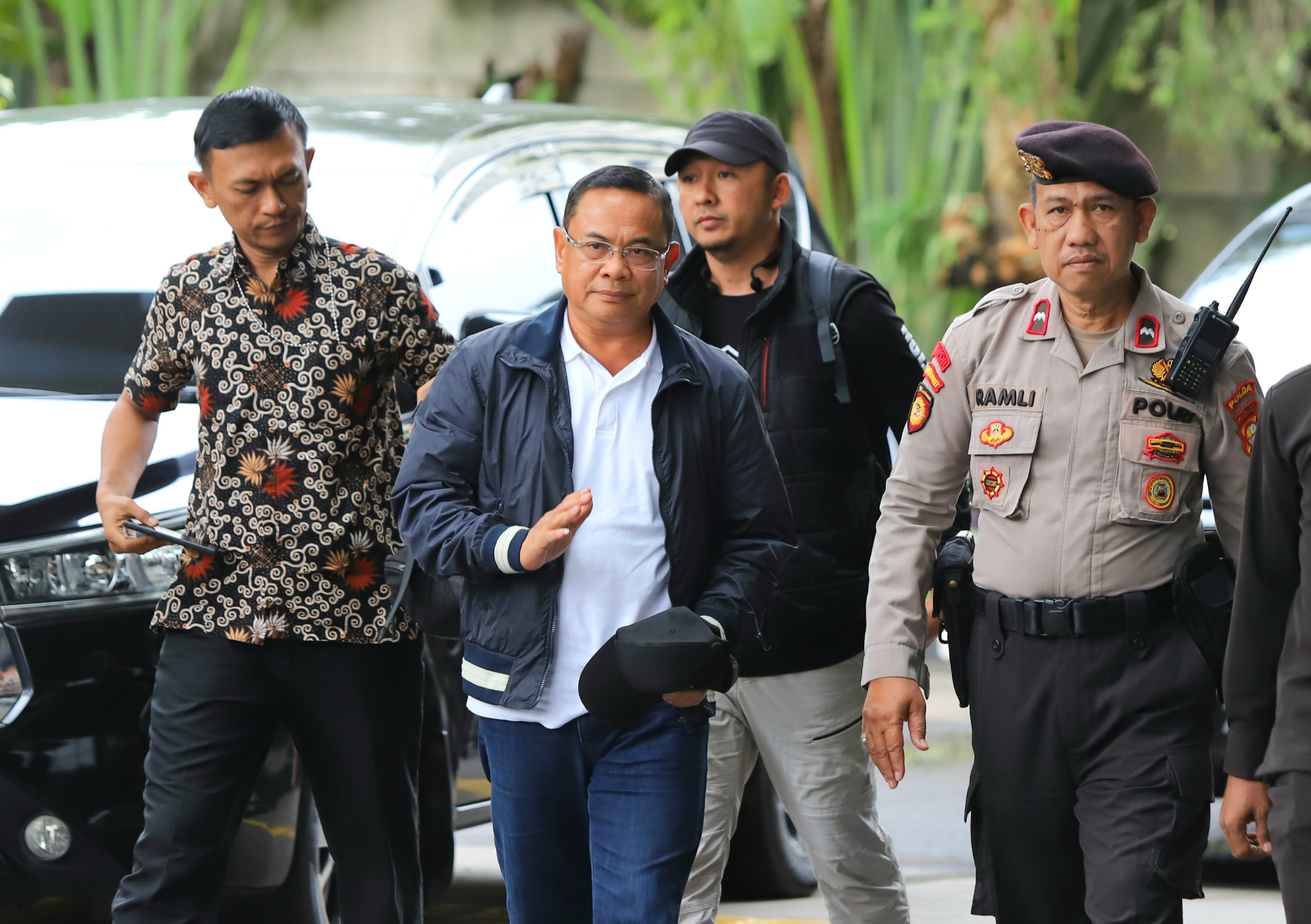 Bupati Pati, Sudewo tiba di gedung KPK usai terjaring dalam Operasi Tangkap Tangan KPK, Jakarta, Selasa (20/1/2026). (Dery Ridwansah/ JawaPos.com)