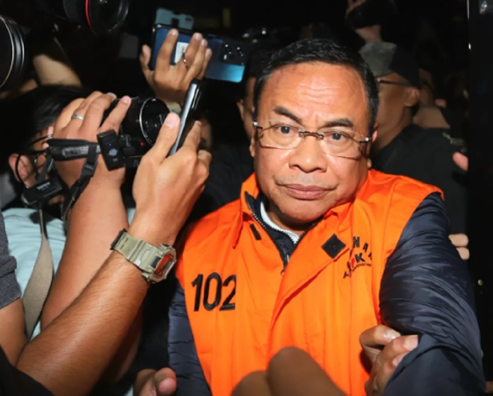 Bupati Pati Sudewo mengunakan rompi tahanan usai terjaring OTT KPK, Jakarta, Selasa (20/1/2026). (Dery Ridwansah/ JawaPos.com)