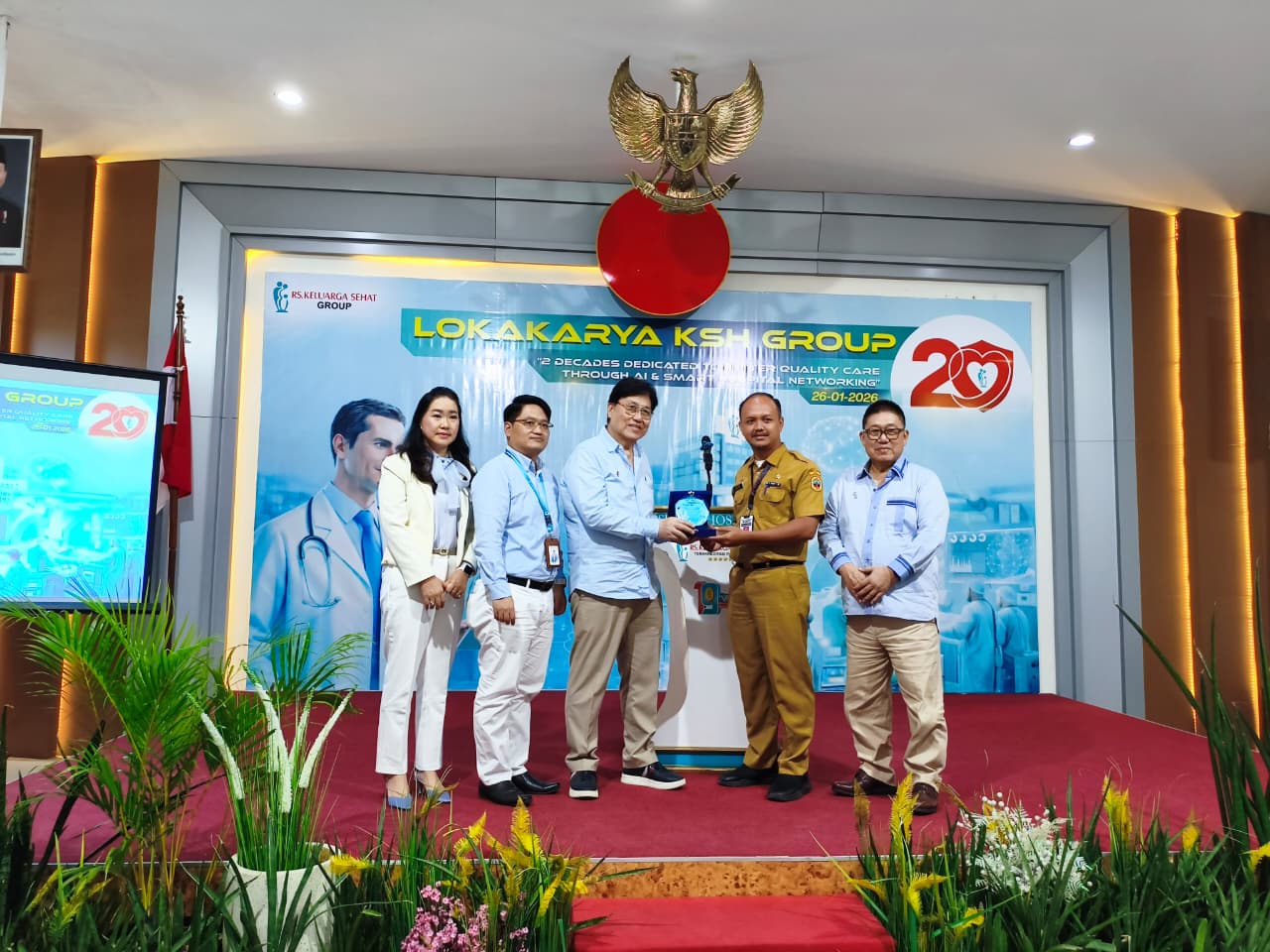 Kepala Dinas Kesehatan Pati bersama jajaran manajemen dan direksi dalam kegiatan Lokakarya Manajemen RS Keluarga Sehat. (ACHMAD ULIL ALBAB/RADAR KUDUS)