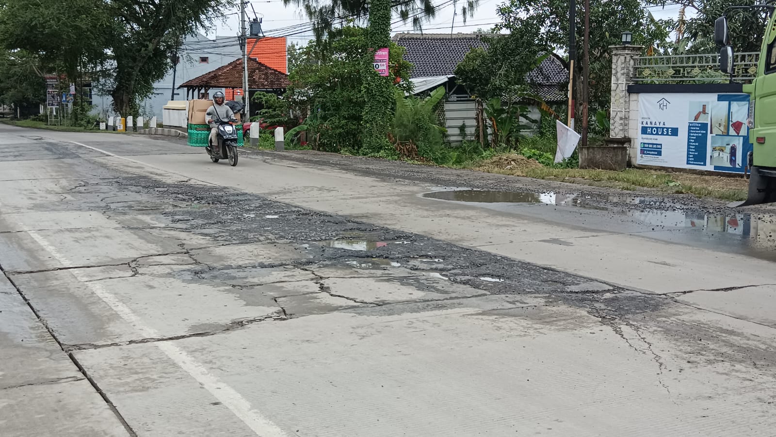 KERUSAKAN: Ruas Purwodadi-Wirosari Kabupaten Grobogan yang mengalami kerusakan.