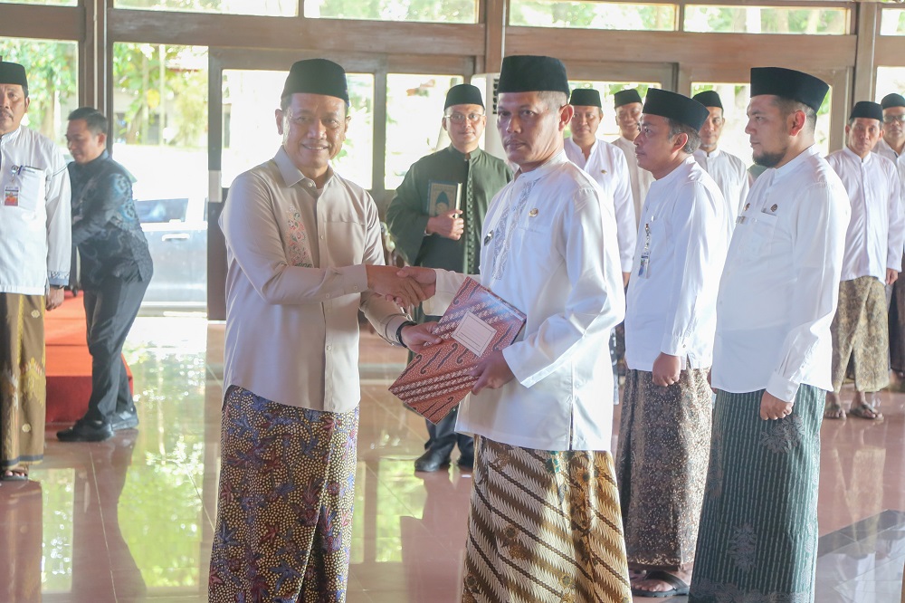 SEGERA BEKERJA: Enam kepala OPD dilantik oleh Bupati Kudus Sam&rsquo;ani Intakoris.  (GALIH ERLAMBANG W/ RADAR PATI)