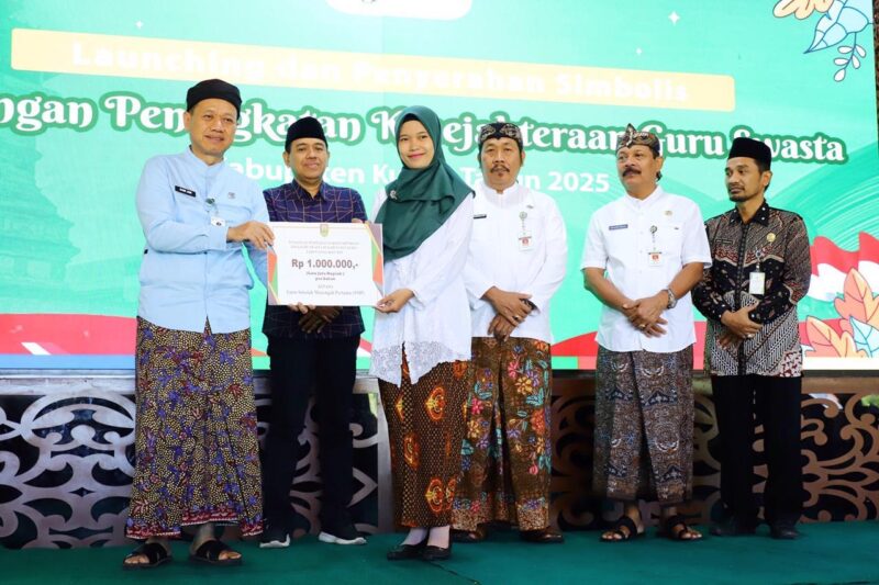 Bupati Kudus Sam