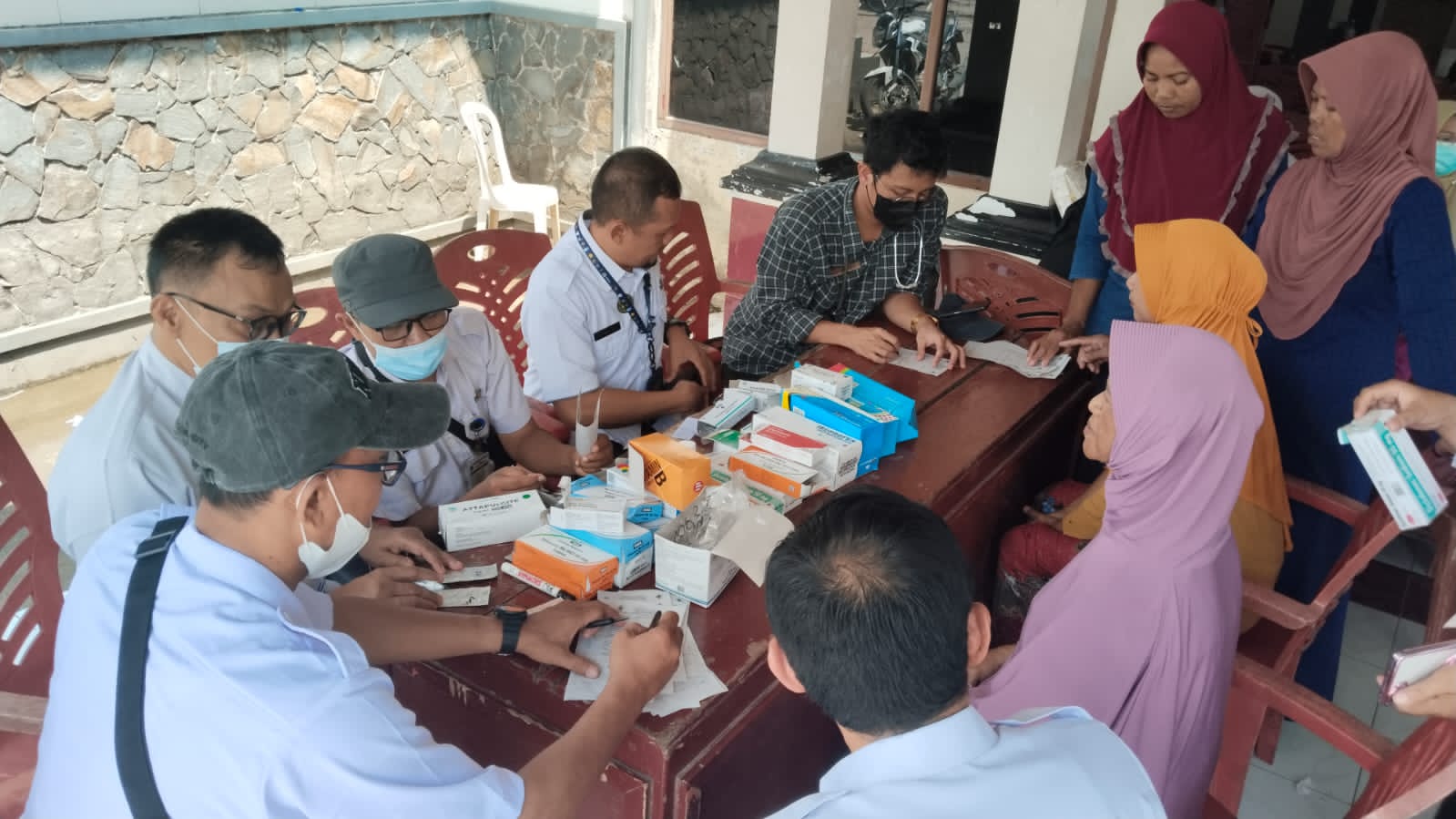 BAKSOS : MWC NU Kecamatan Gabus Pati bekerjasama dengan instansi terkait melaksanakan Baksos dalam rangka memperingati Harlah NU Ke 100