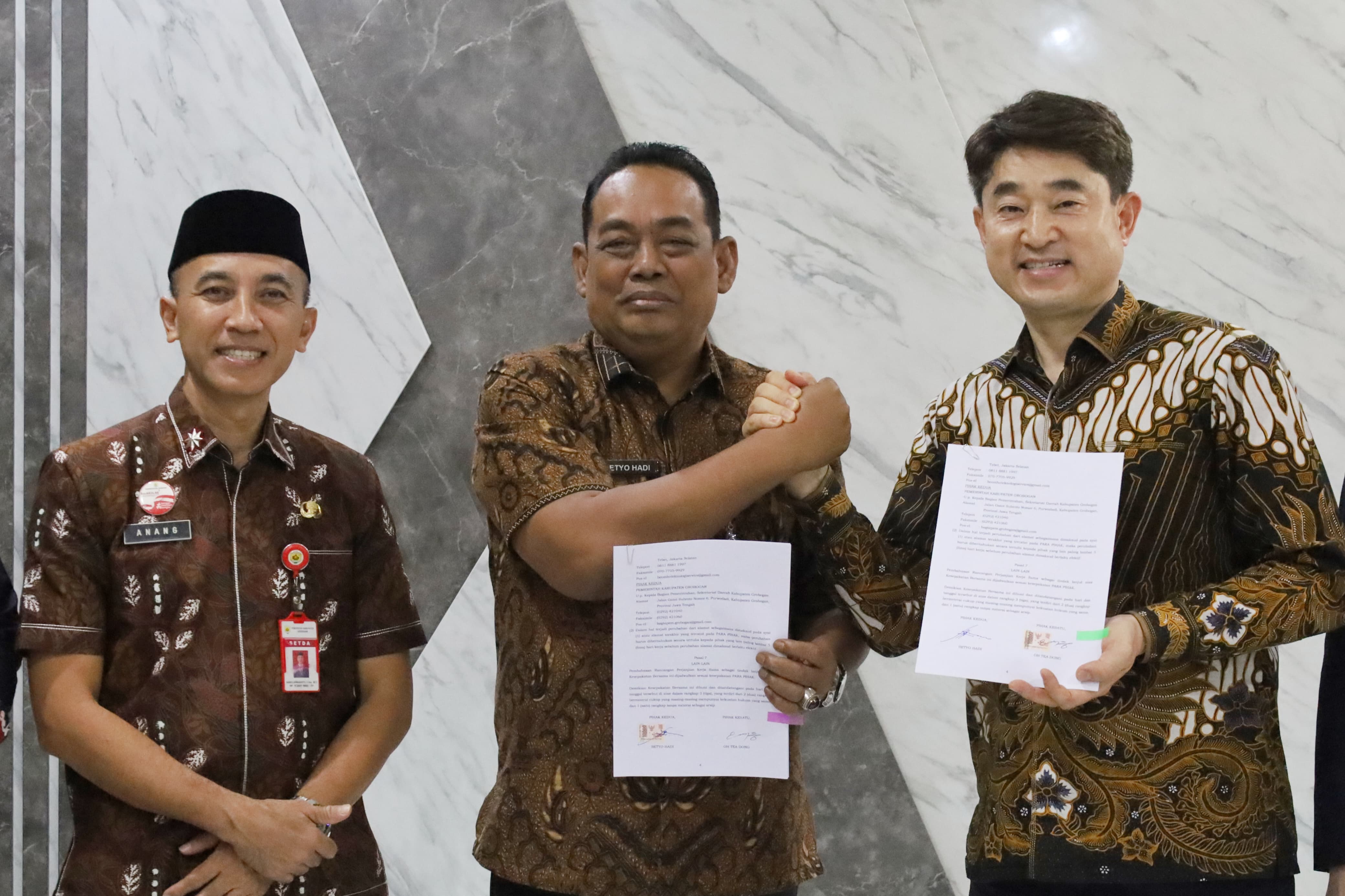 MOU: CEO PT Beomho Teknologi Service asal Korea saat MoU dengan Bupati Grobogan Setyo Hadi.