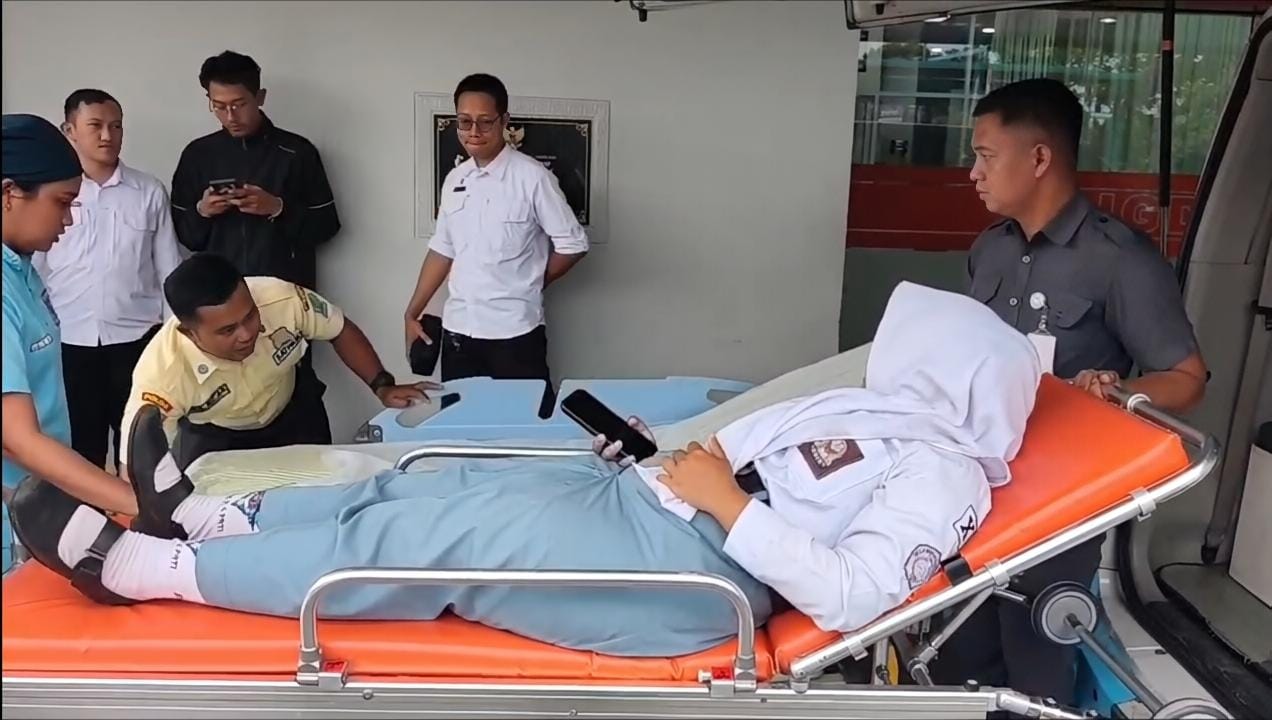 Sejumlah siswa SMKN 4 Pati dirawat di RS KSH usai diduga keracunan MBG, Senin (9/2).