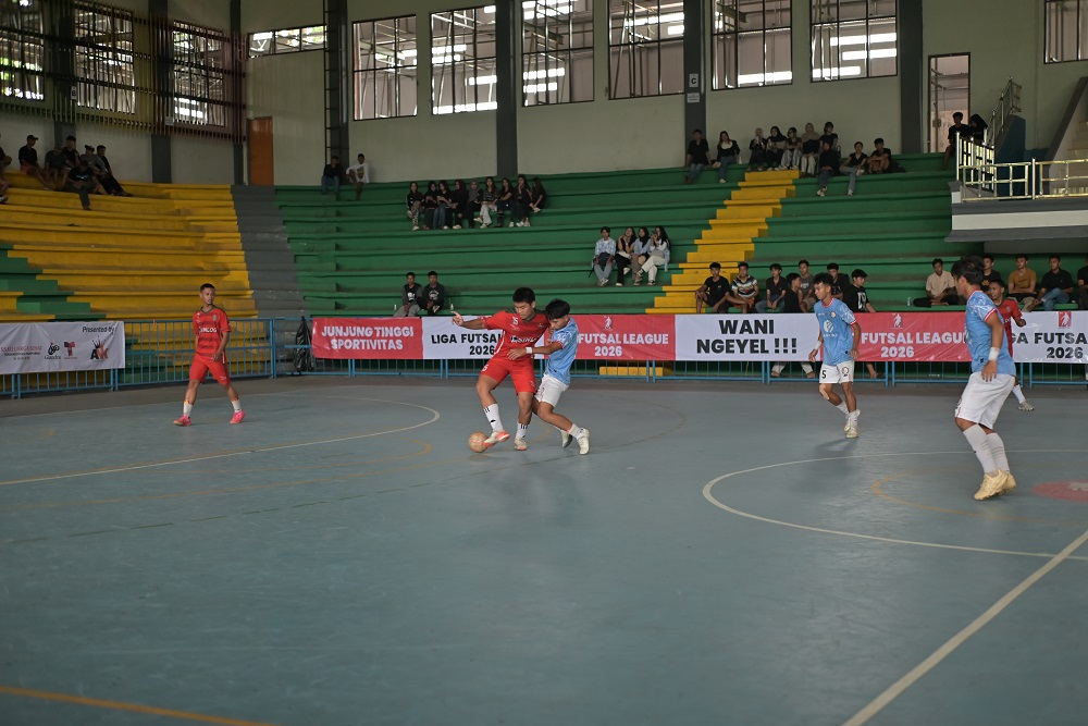 DUEL: Pertandingan futsal saat penyelenggaraan Pati Futsal League pada Januari lalu di GOR Pesantenan Pati. (PFL UNTUK RADAR PATI)