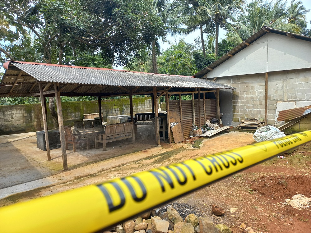 DAPUR: Lokasi tempat dijualnya jamu yang berujung maut di RT 3/RW 3, Desa Suwawal Timur, Kecamatan Pakis Aji, Jepara (10/2). (FIKRI THOHARUDIN/RADAR PATI)