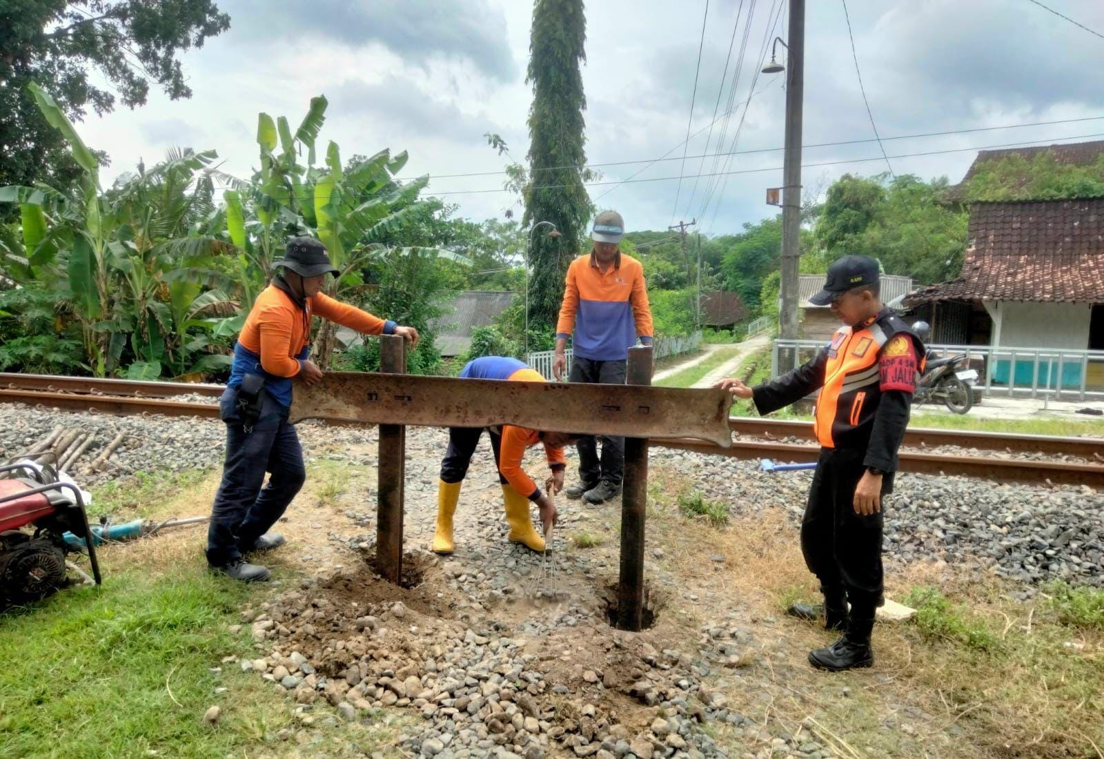 DITUTUP: Perlintasan sebidang di petak jalan Stasiun Karangsono&ndash;Stasiun Gundih, Kabupaten Grobogan ditutup.