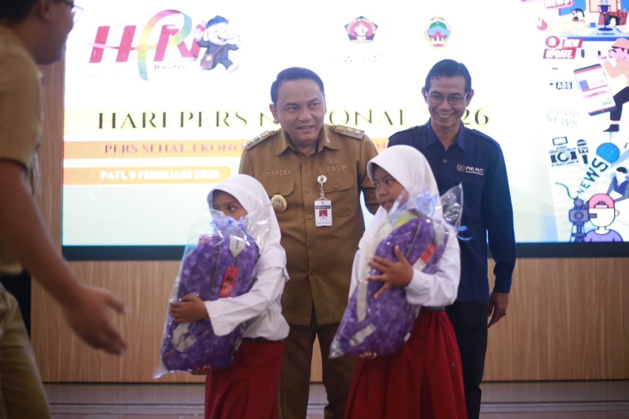 Plt Bupati Pati Risma Ardhi Chandra mengikuti acara Hari Pers Nasional yang digelar oleh PWI Pati. (ACHMAD ULIL ALBAB/RADAR KUDUS)