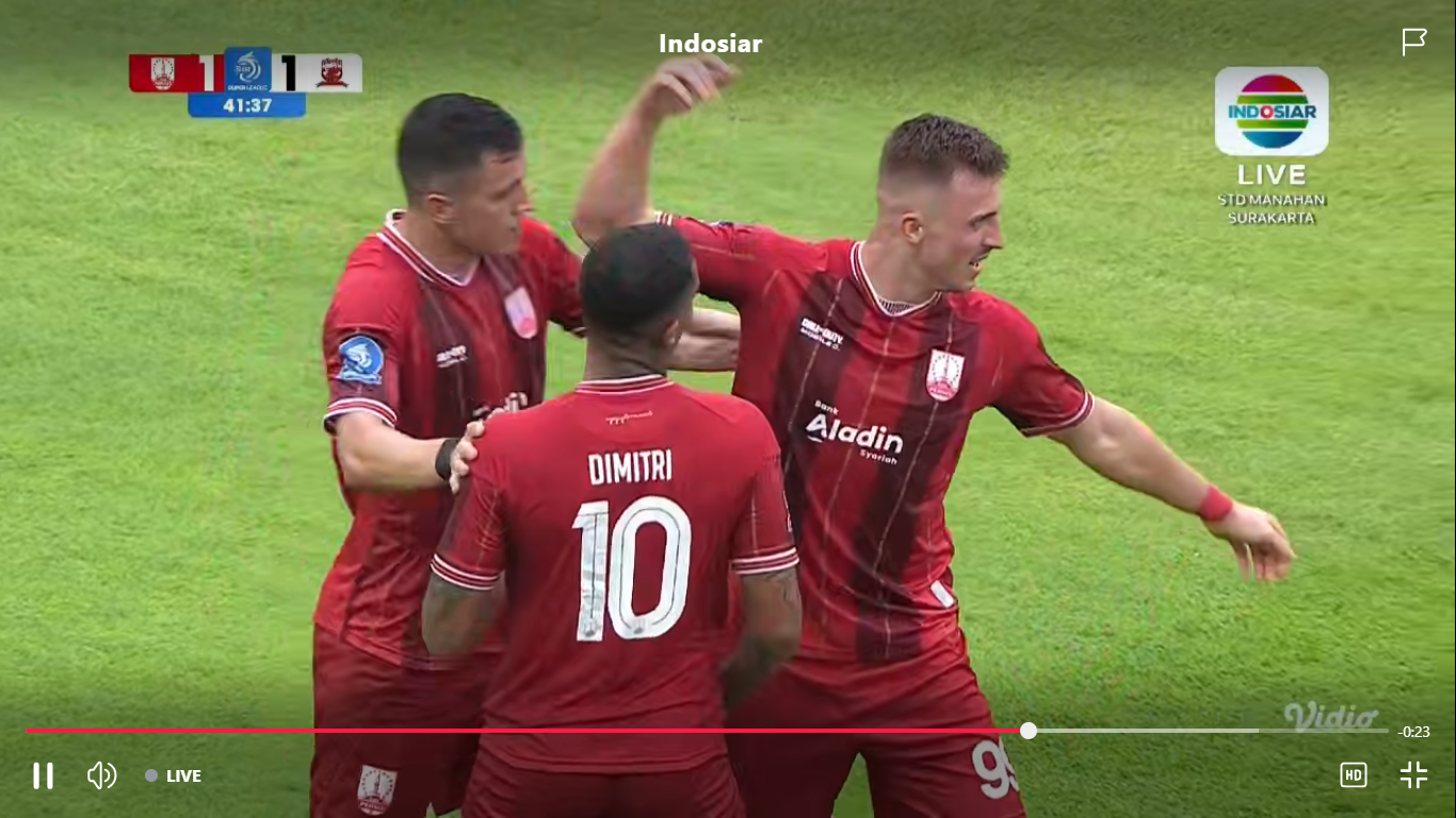 Persis Solo merayakan gol penyama kedudukan, 1-1.
