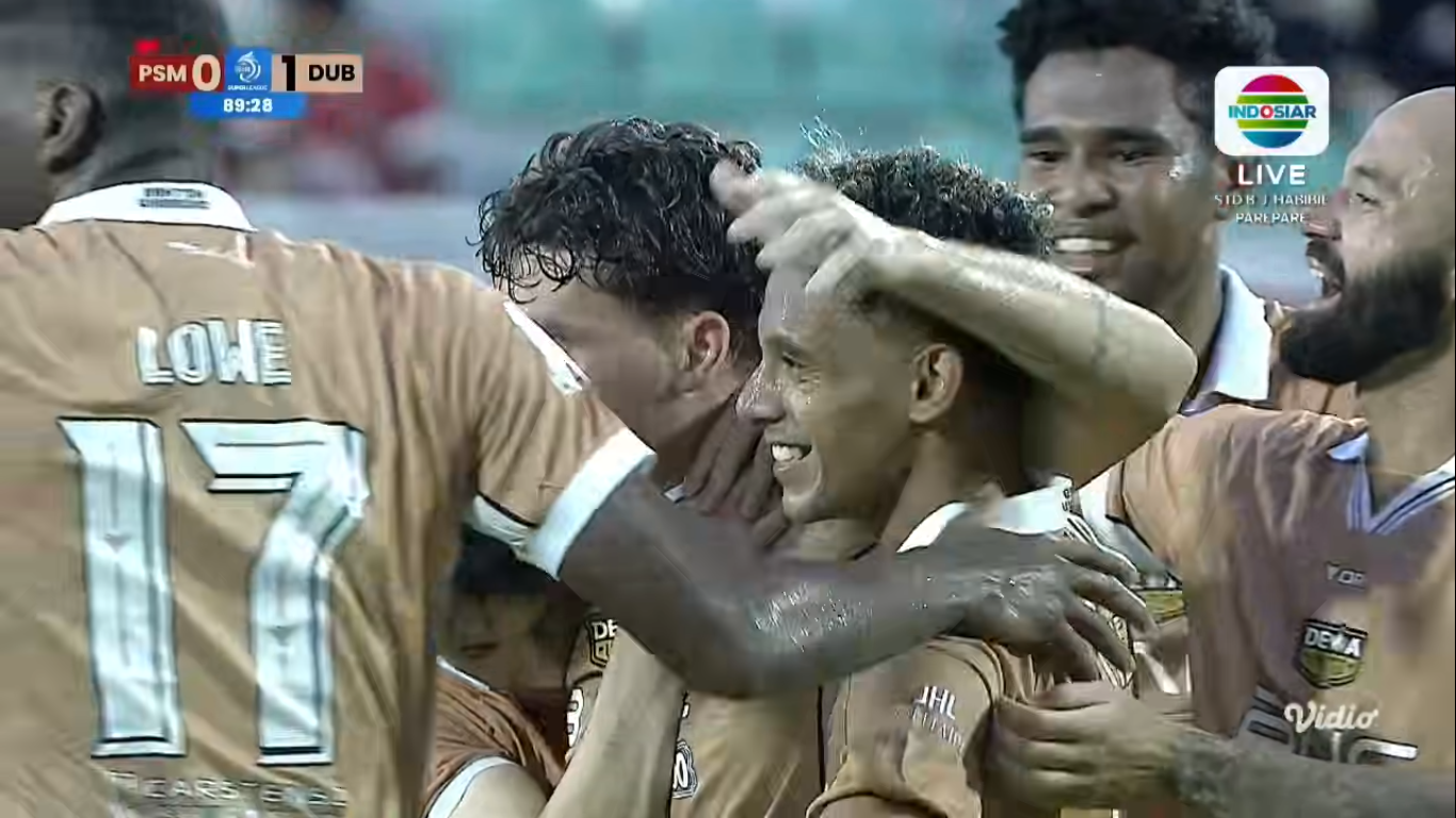 Dewa United unggul 2-0 dari PSM Makasar.