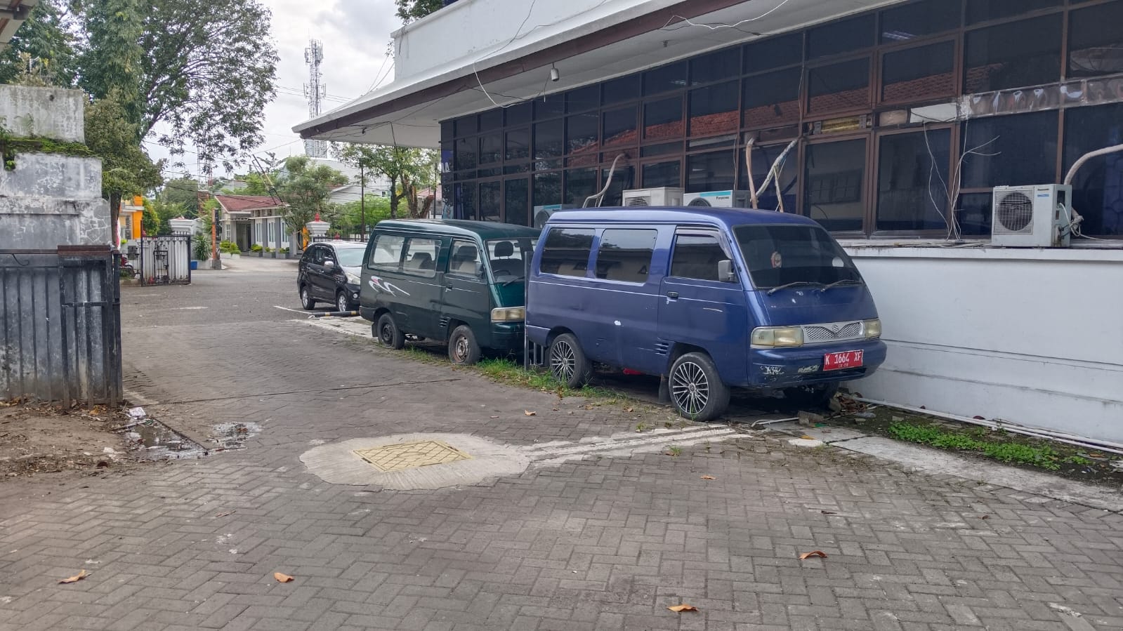 TERPARKIR: Sejumlah Randis Pemkab Grobogan yang masuk daftar lelang.