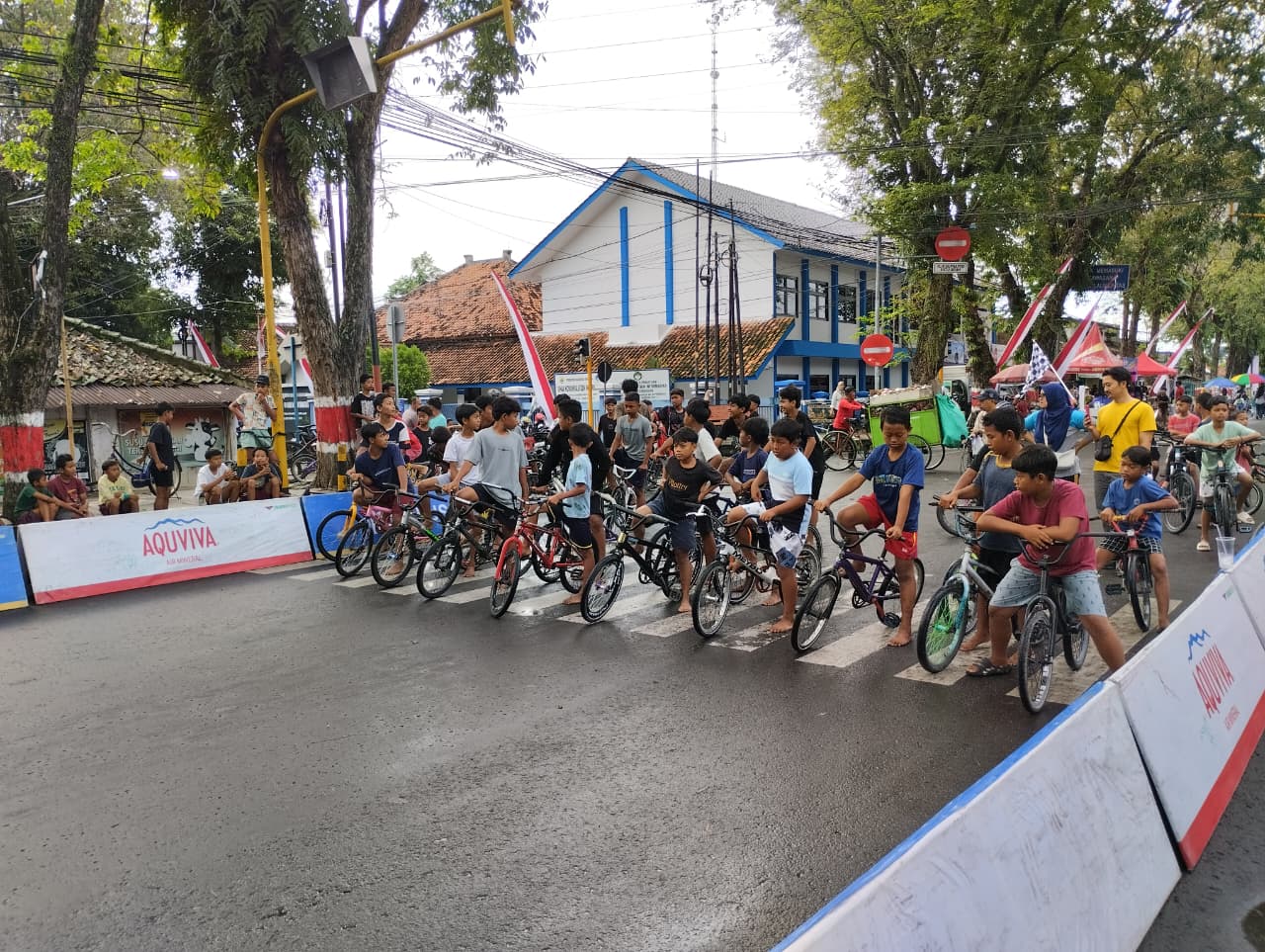 DRAGRACE: Sejumlah anak-anak saat mengikuti dragrace sepeda di CFD Purwodadi.