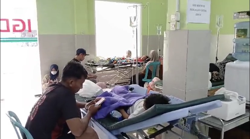 SITUASI: IGD RSUD dr R Soetijono Blora dipenuhi pasien DBD.&nbsp;(ARIF FAKHRIAN KHALIM/RADAR&nbsp;PATI)