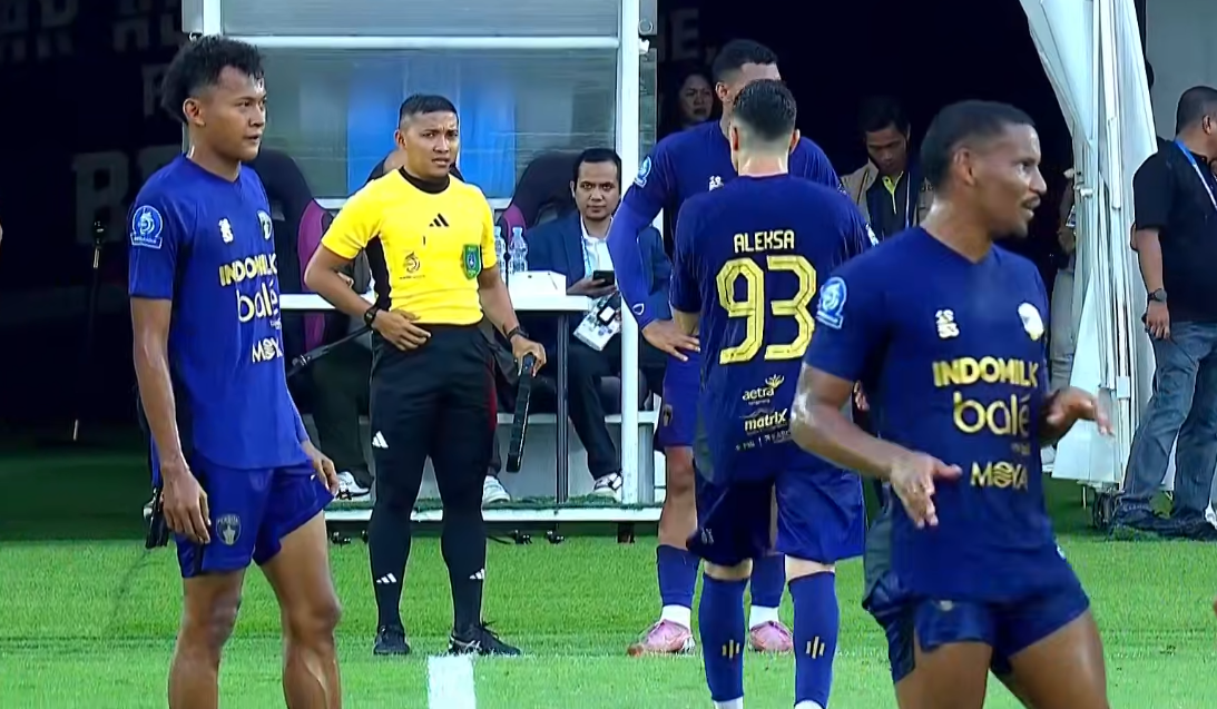 Akhir pertandingan Persita Tangerang vs PSBS Biak dengan kedudukan 2-1.