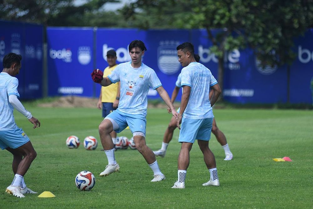 Persib Bandung saat sesi latihan. (sumber: official Persib Bandung)