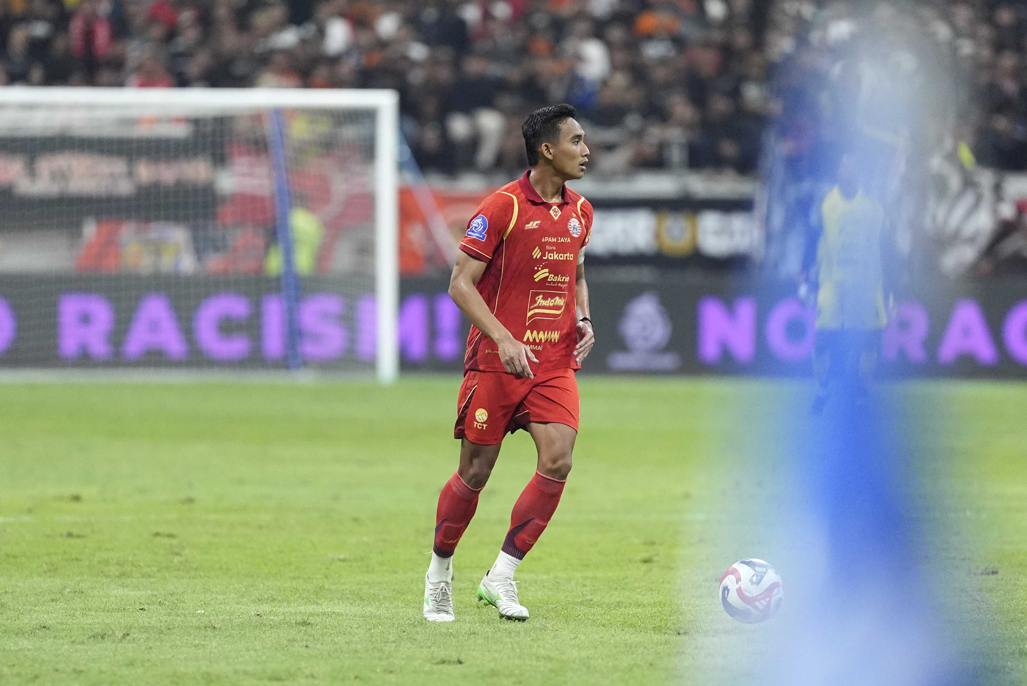 Kapten Persija Rizky Ridho dikabarkan absen melawan PSM Makassar karena akumulasi kartu. (sumber foto: Persija)