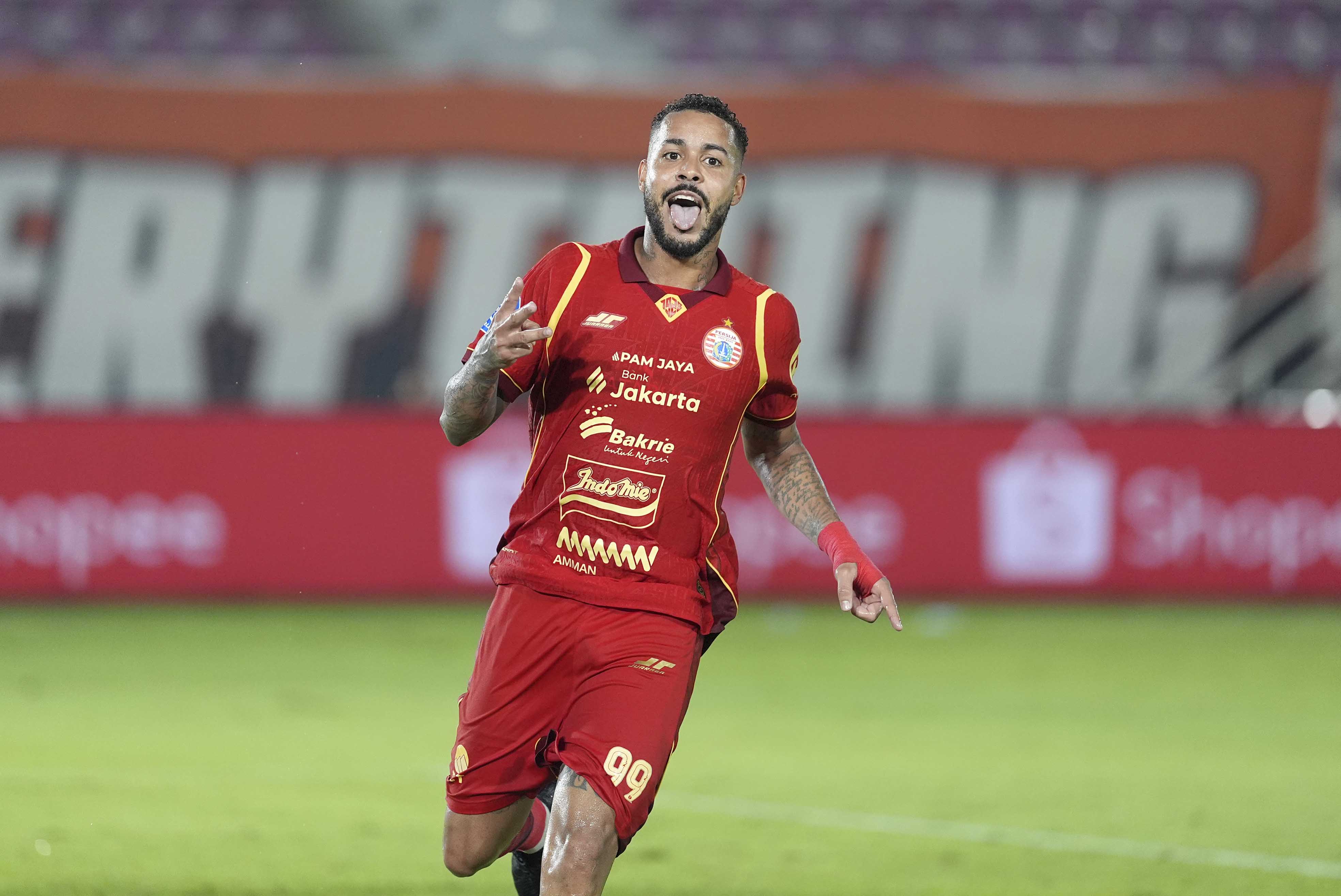 Penyerang Persija Jakarta Maxwell Souza ingin segera main di JIS.