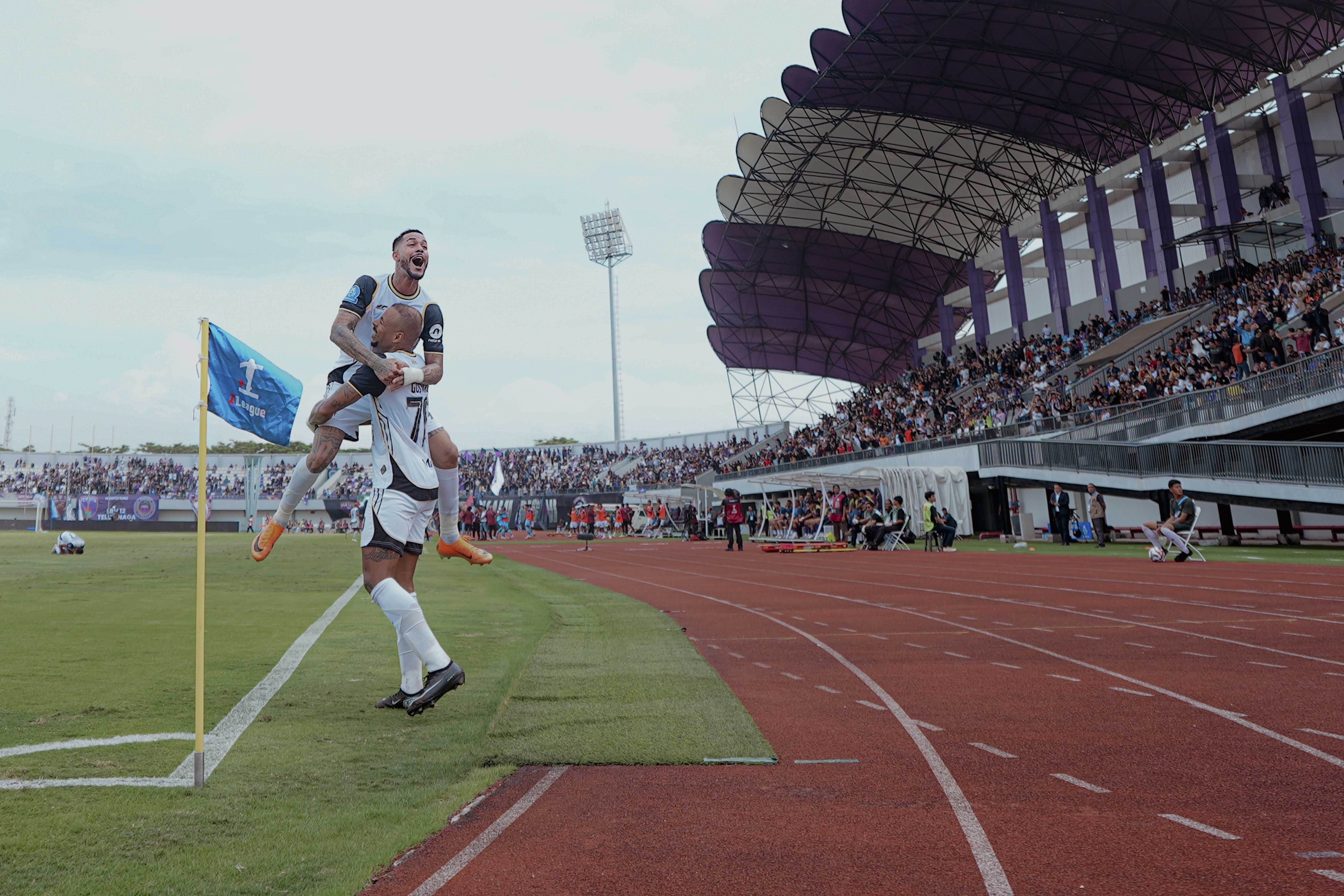 Pemain Persija Jakarta merayakan gol. (sumber foto: Persija)