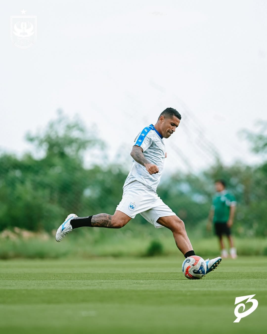 Pemain PSIS Semarang saat sesi latihan.