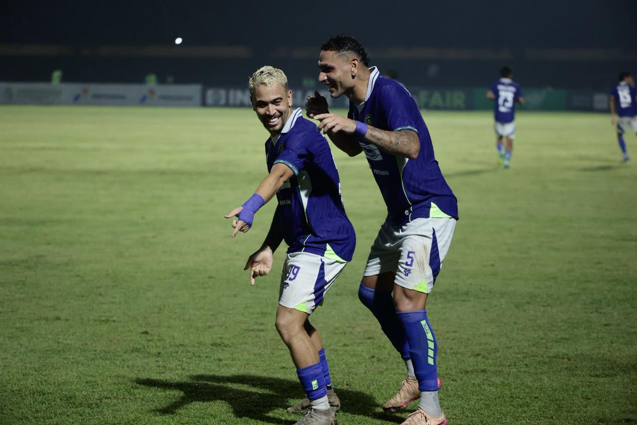 PERSIKU KUDUS UNTUK RADAR KUDUS KUNCI KEMENANGAN: Penyerang Persiku Caique Souza saat bermain melawan Persela Lamongan.