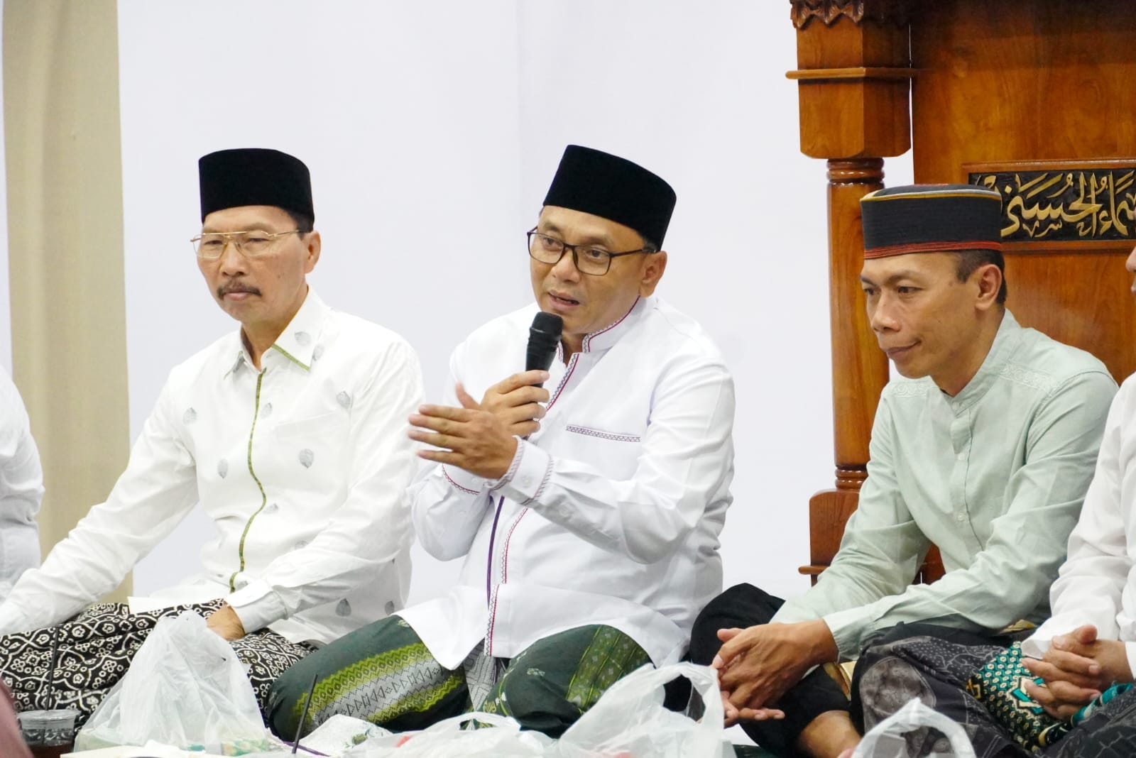 Plt Bupati Pati Risma Ardhi Chandra saat mengikuti Tarawih dan Silaturahmi Bersama (Tarhima). (HUMAS PATI)