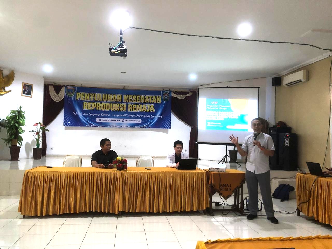 PENYULUHAN : Perkumpulan Obstetri dan Ginekologi Indonesia (POGI) Cabang Semarang menggelar kegiatan penyuluhan kesehatan reproduksi remaja di SMA N 1 Kudus.