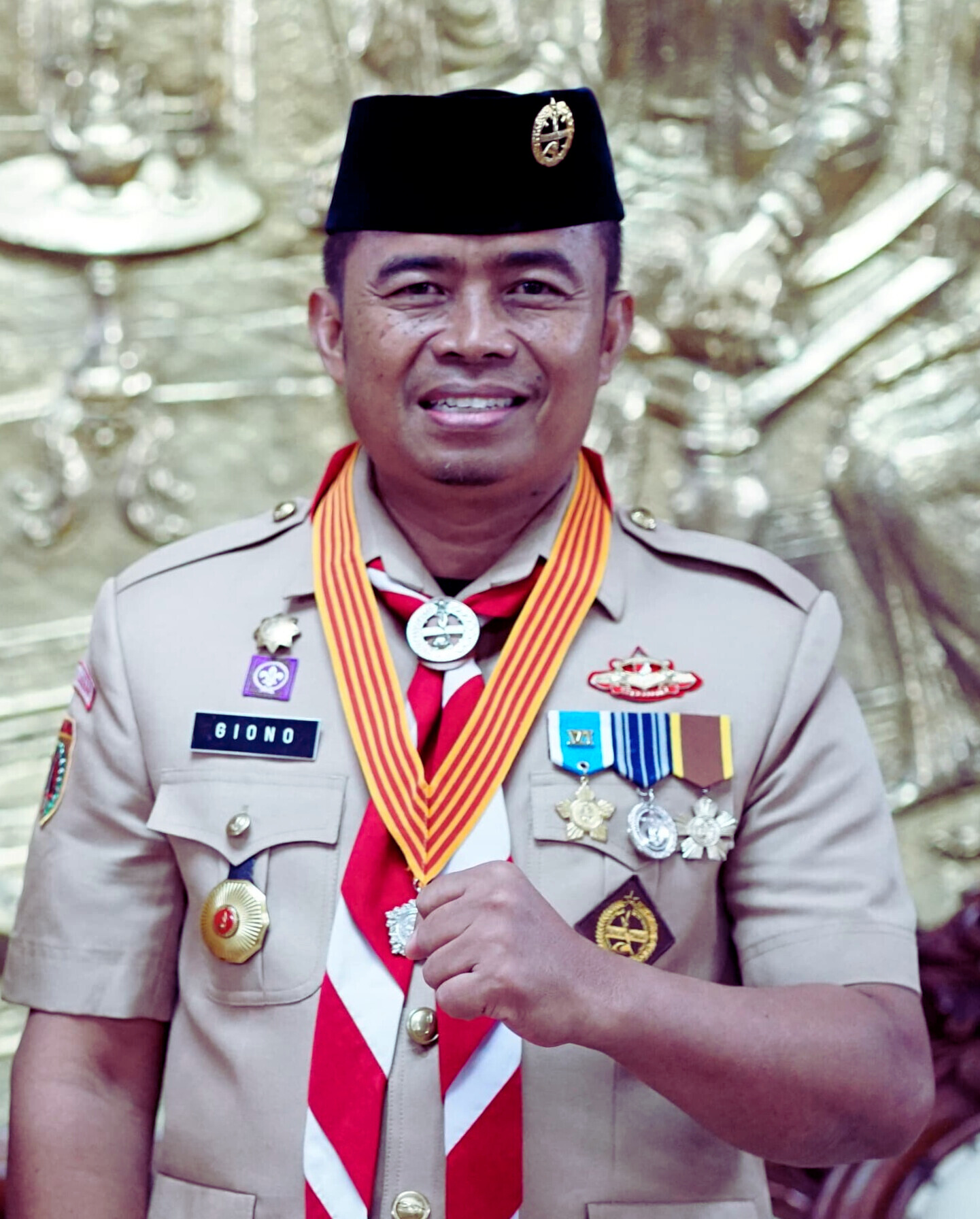 Kepala Diskominfo Pati Sugiyono mendapat penghargaan Abdi Nagari Award sebagai Birokrat Aktif di Bidang Sosial. (DOK PRIBADI)