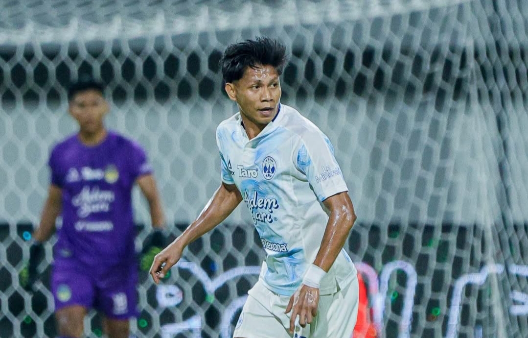 Sudin Fahreza Dikartu Merah setelah pelanggaran kerasnya Pada pemain Semen Padang