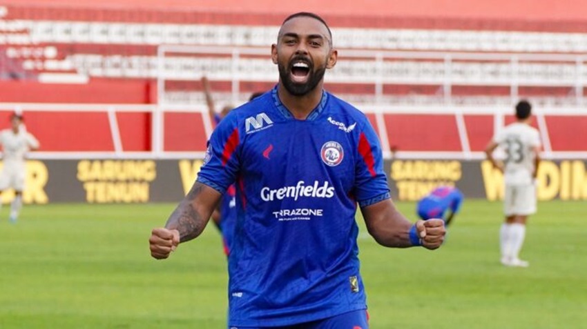 Penyerang Arema Dalberto