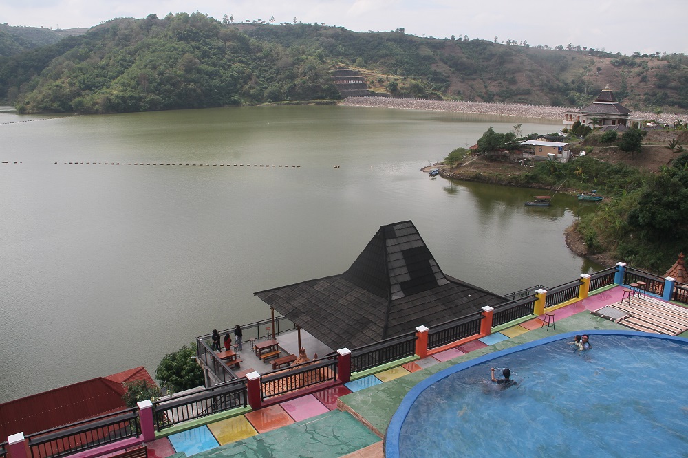  BELUM LENGKAP: Kondisi wisata The Garank Filandra Resort di sekitaran Bendung Logung. (GALIH ERLAMBANG W/ Radar Pati)