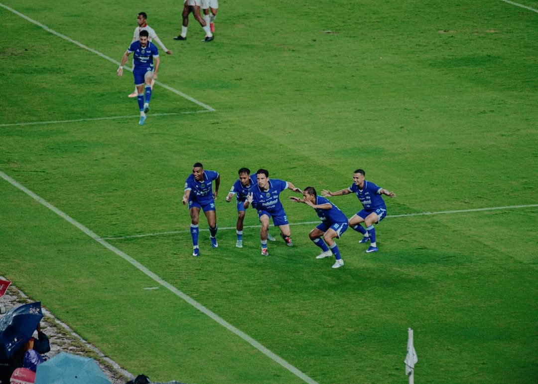 Persib Bandung berselebrasi.