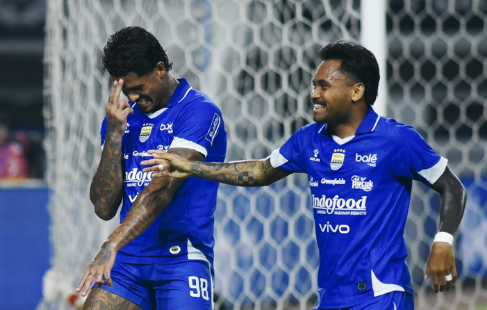 Ramon Tanque selebrasi saat berhasil mencetak gol untuk Persib bandung