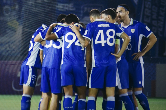 Pemain Persib Bandung bersiap menghadapi pertandingan melawan Persik Kediri