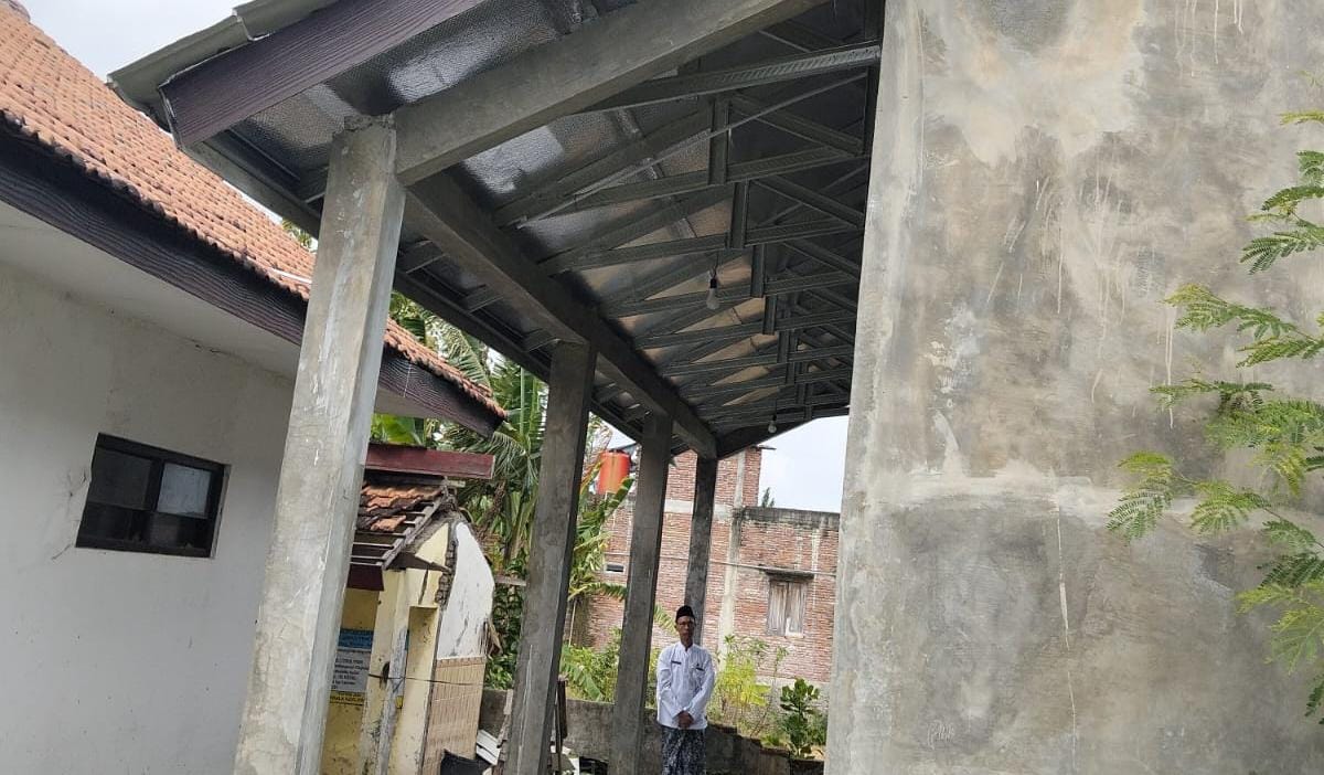 BELUM ADA PLAFON: Atap depan ruang perpustakaan SD 3 Payaman, Mejobo, Kudus, belum terpasang plafon. (DISDIKPORA UNTUK RADAR PATI)  &nbsp;