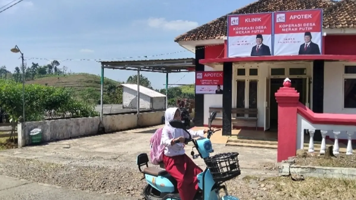Koperasi Desa Merah Putih di Sokobubuk, Pati, kembangkan usaha klinik, toko pupuk, hingga cold storage. Program ini jadi solusi simpan hasil panen dan dorong ekonomi desa serta kesejahteraan petani.
