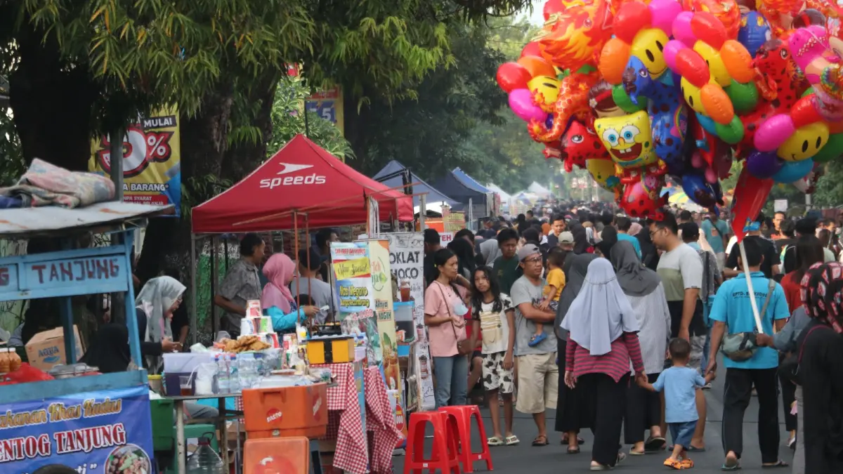 PKL saat car free day di Alun-alun Kudus.