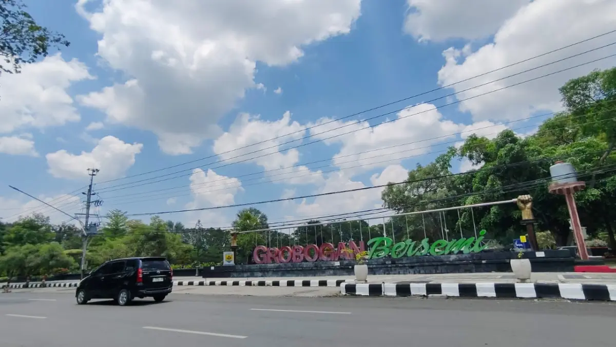 
AKAN DIPASANG VIDEOTRON – Alun-alun Purwodadi akan dipasangi videotron pada tahun ini dalam rangka penataan kota Purwodadi.  (SIROJUL MUNIR/RADAR PATI)
