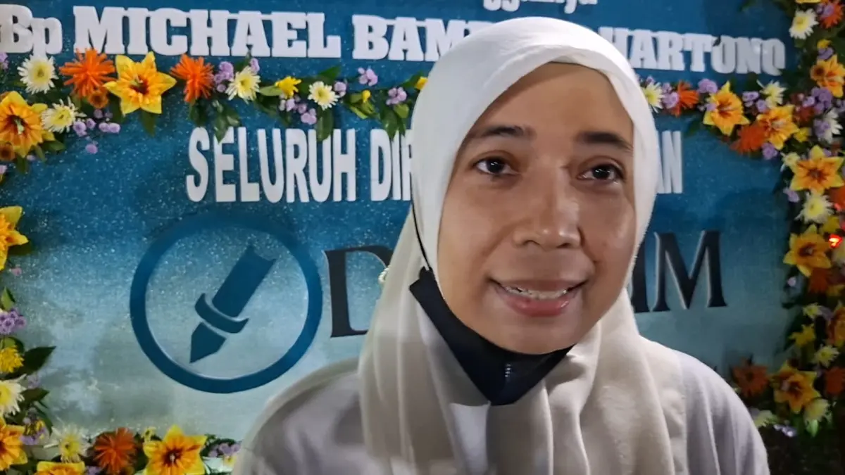 Harti (44), karyawan