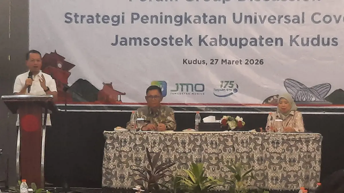 
DISKUSI: Bupati Kudus Dr. Ars. Sam’ani Intakoris, S.T., M.T., membuka kegiatan forum group discusstion (FGD) bersama BPJamsostek di Hotel @HOM Kudus kemarin. ( INDAH SUSANTI/RADAR PATI)