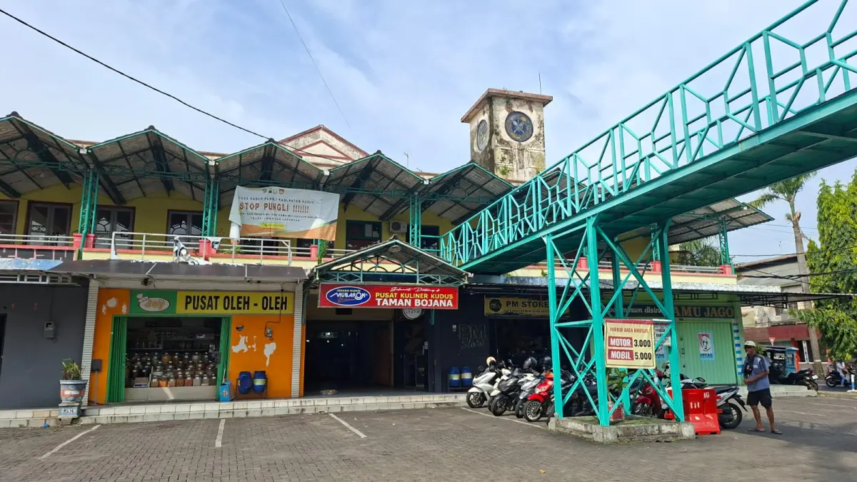 
BAKAL DIBANGUN: Bangunan Taman Bojana bakal dikembangan investor menjadi hotel, belum lama ini. (ANDIKA TRISNA SAPUTRA/RADAR PATI)
