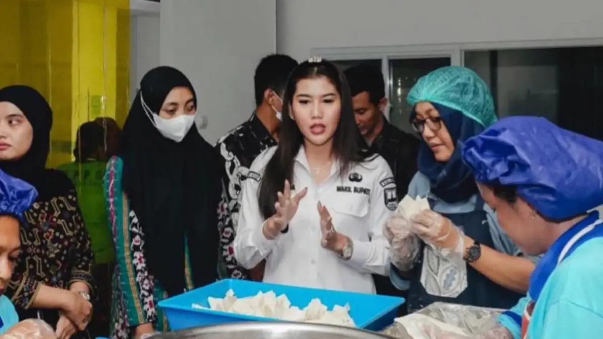 CEK: Wakil Bupati Kudus Bellinda Putri Sabrina Birton meninjau pelaksanaan di dapur MBG belum lama ini. (DINAS KOMINFO KUDUS UNTUK RADAR PATI)