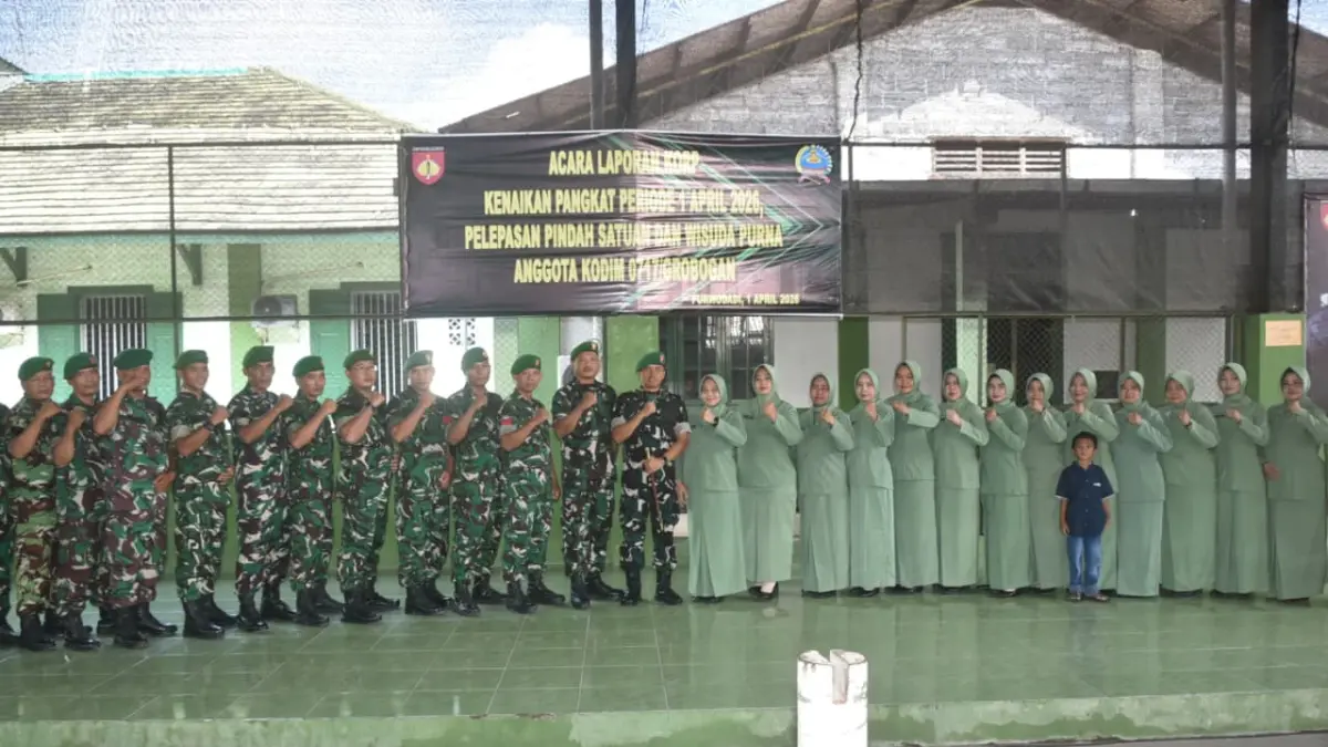 SELAMAT: Dandim 0717/Grobogan saat melepas prajuritnya di Makodim. (Pendim 0717/Grobogan untuk RadarPati)